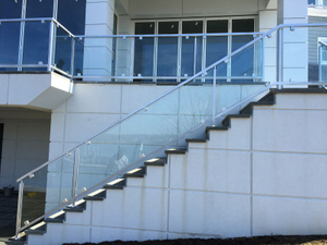 계단 난간용 강화유리