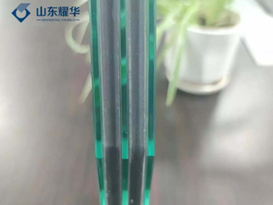 열가소성 개스킷이 포함된 따뜻한 가장자리 중공 유리