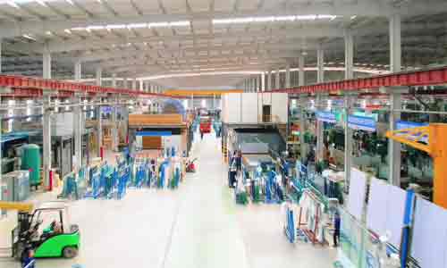 무역회사 대신 유리 공장을 선택하는 이유는 무엇입니까?