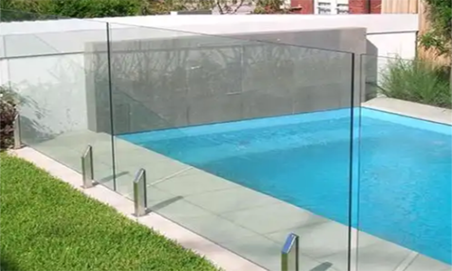 강화 유리 수영장 울타리를 선택하는 방법
